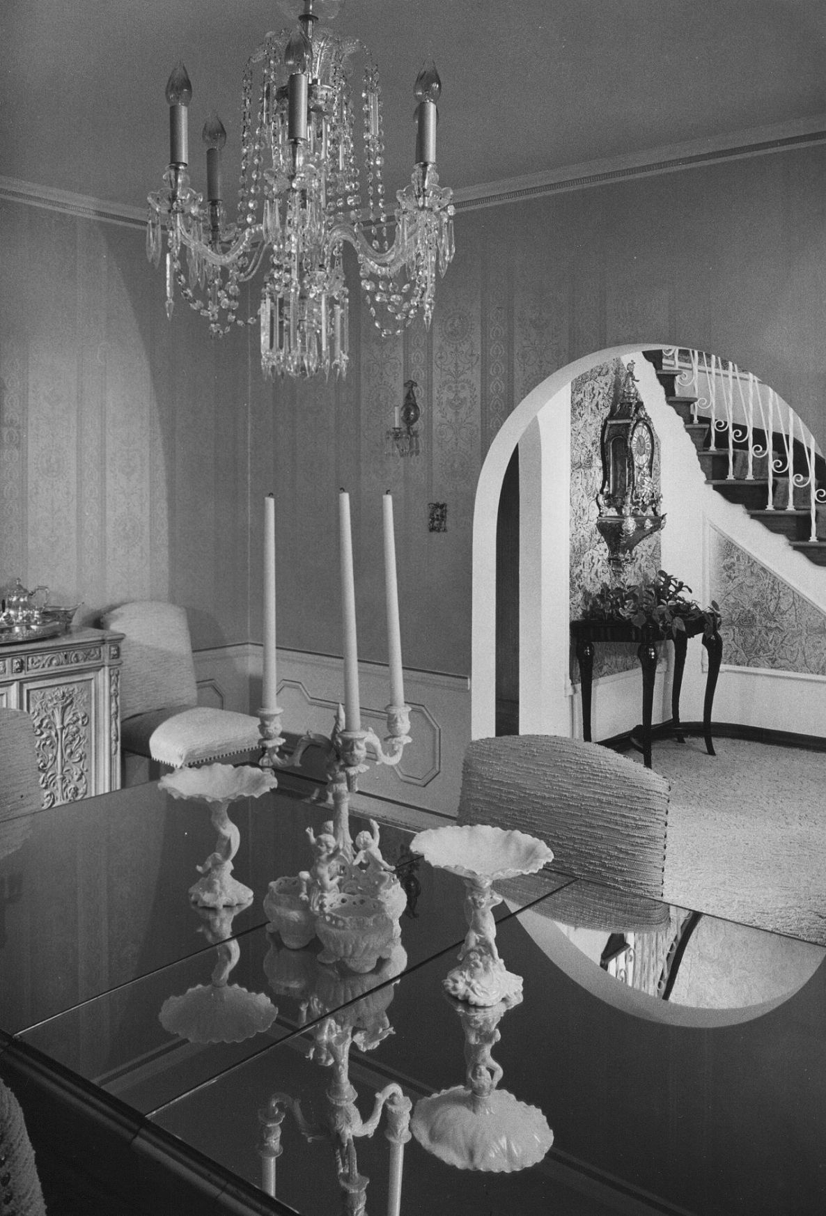 1960 Tucson home photos: A Tudor house filled with art